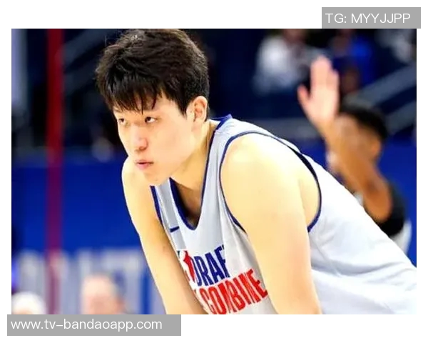 开拓者社区活动精彩瞬间杨瀚森与利拉德亲密互动回馈球迷 开拓者社区活动精彩瞬间杨瀚森与利拉德亲密互动回馈球迷