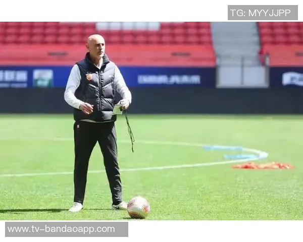 英媒报道海港主帅穆斯卡特告吹流浪者重新与丹尼罗尔谈判 英媒报道海港主帅穆斯卡特告吹流浪者重新与丹尼罗尔谈判