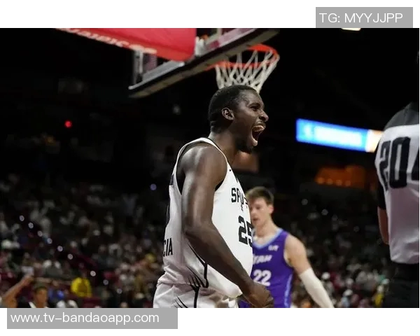 米奇约翰逊盛赞大卫琼斯加西亚适应球队表现出色无所畏惧