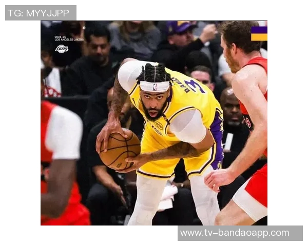 浓眉指出球队缺乏纯控卫导致进攻迟缓对手全场盯防影响发挥