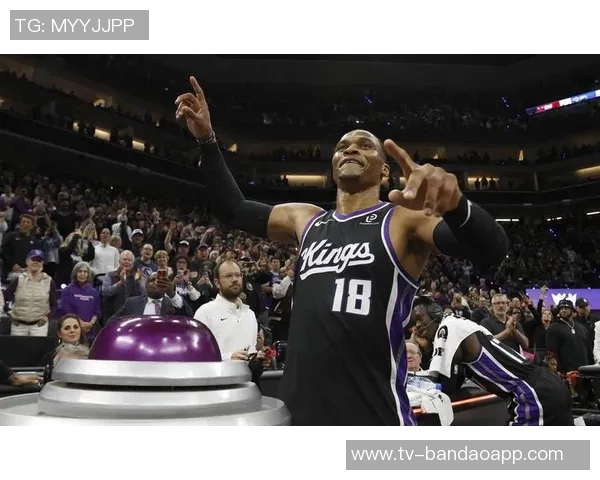 兰德尔直言球队防守失误严重下半场对手几乎狂轰百分